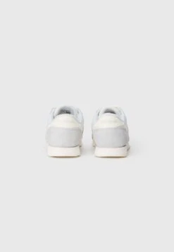 Reebok Classic Trainers - Moon/chalk -Modern Classic Shoes Store b9c3c566de154799a5249c5ed33f664b