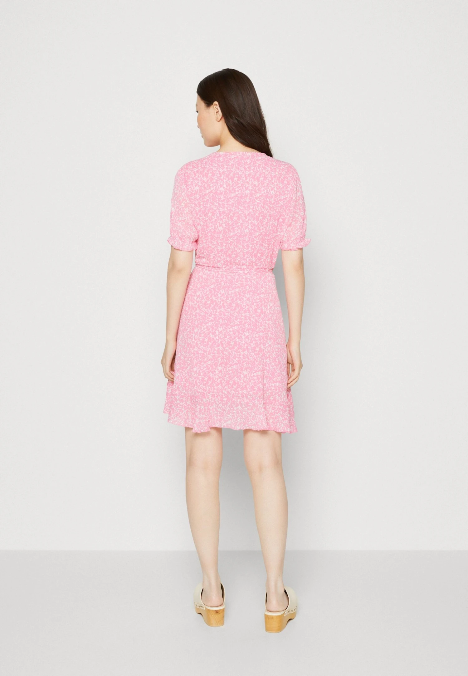 MOSS COPENHAGEN Elanina Rikklie Wrap Dress - Day Dress - White 3 MOSS COPENHAGEN Elanina Rikklie Wrap Dress - Day Dress - White - Image 3