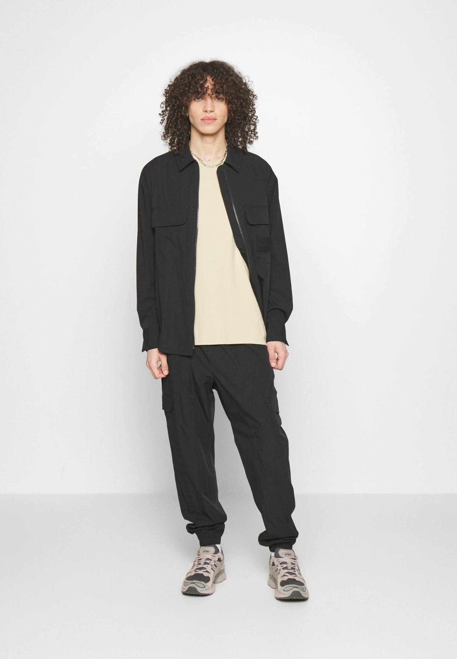 Calvin Klein Jeans Premium Essentials Zip Overshirt - Light Jacket - Black 2 Calvin Klein Jeans Premium Essentials Zip Overshirt - Light Jacket - Black - Image 2