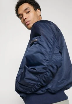 Holzweiler Jacket - Bomber Jacket - Navy 11 Holzweiler Jacket - Bomber Jacket - Navy -Modern Classic Shoes Store c0d2a95a3666444e8c14b9b5e0aea729