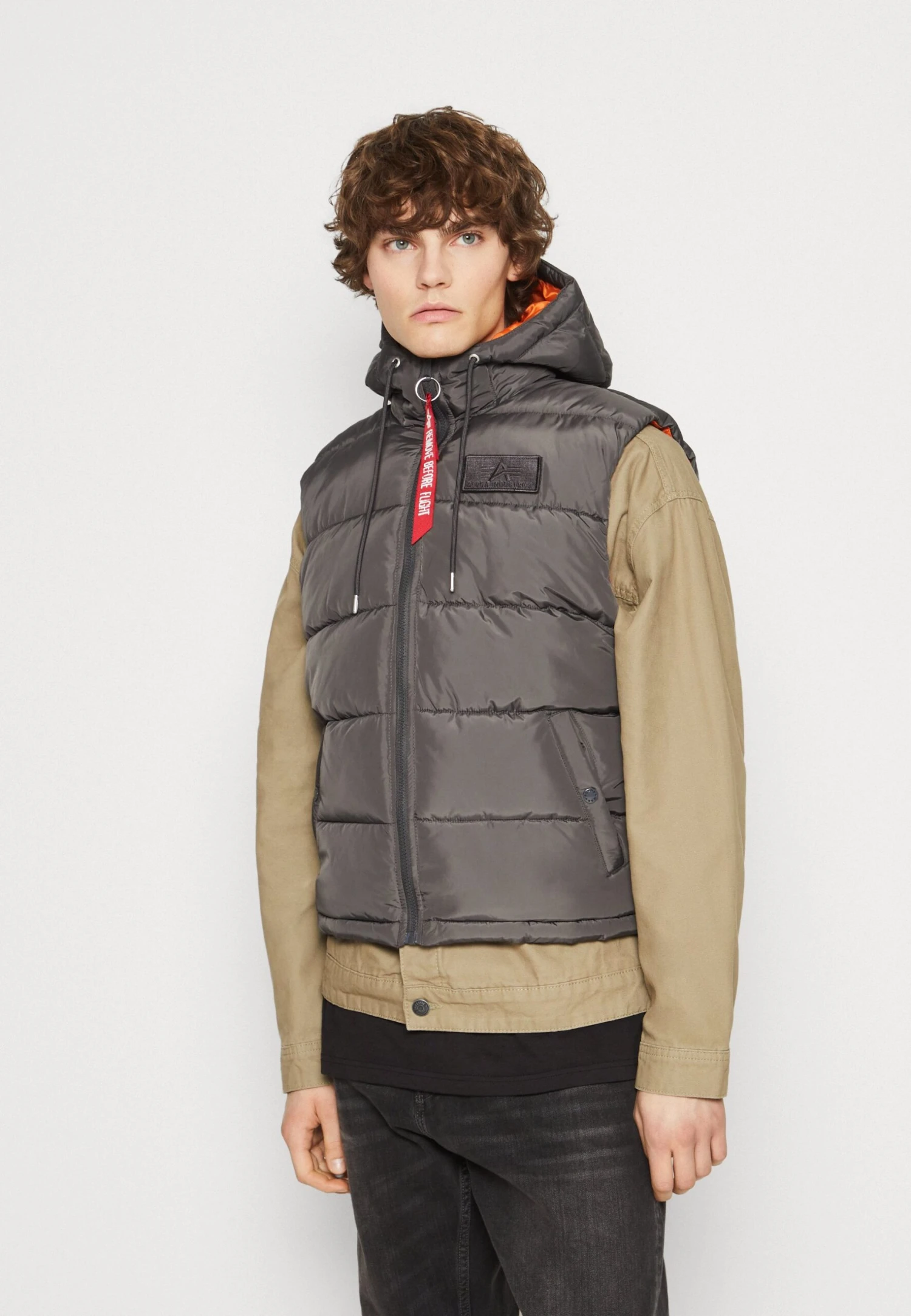 Alpha Industries Hooded Puffer Vest - Waistcoat - Grey Black 1 Alpha Industries Hooded Puffer Vest - Waistcoat - Grey Black