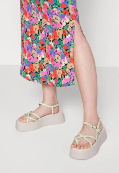 ONLY MATERNITY Olmcarola Slit Dress - Jersey Dress - Fiery Red 11 ONLY MATERNITY Olmcarola Slit Dress - Jersey Dress - Fiery Red -Modern Classic Shoes Store c3f657fa2e664713b196a78341159849