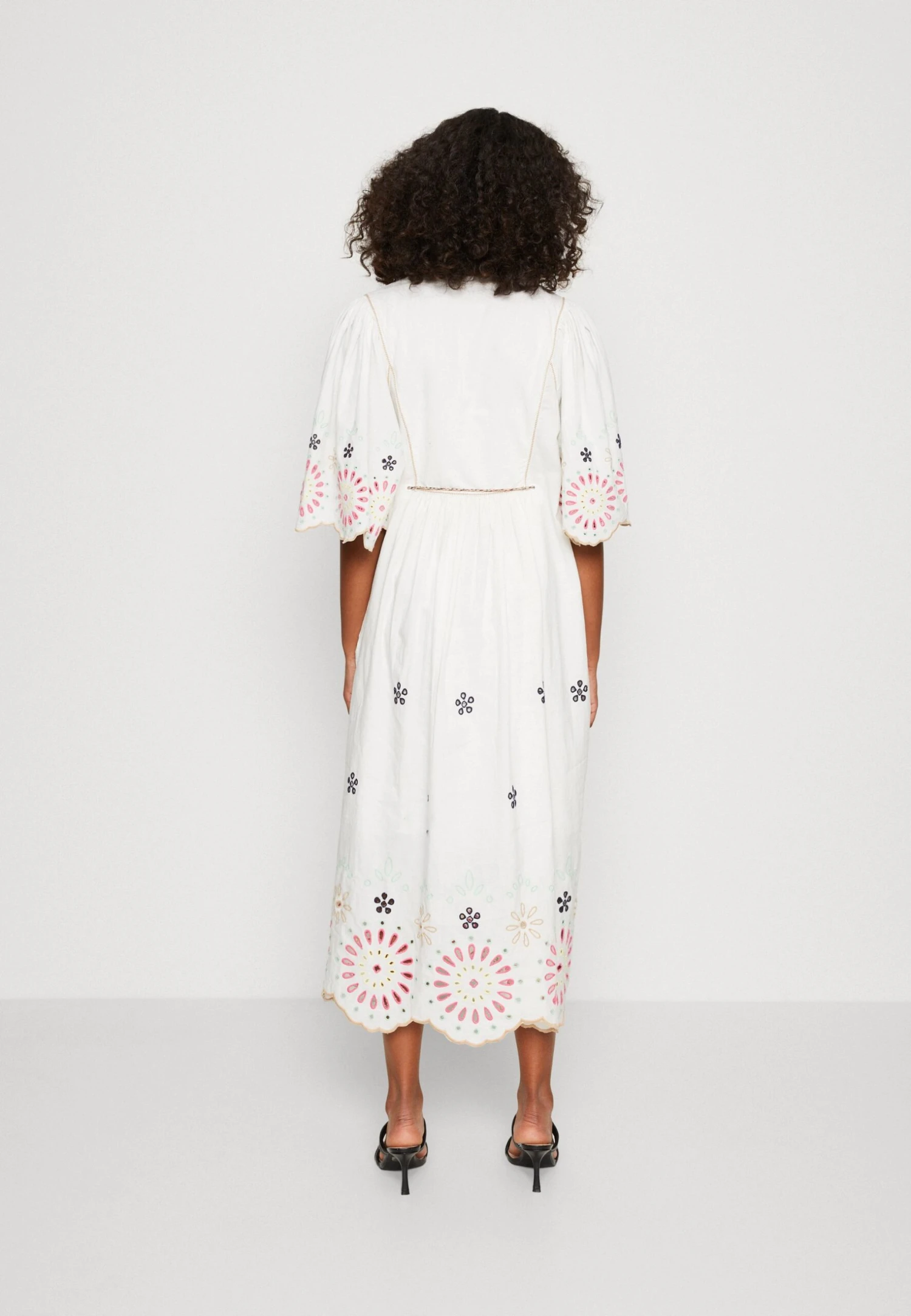 Scotch & Soda Broderie Dress - Day Dress - Vanilla White 3 Scotch & Soda Broderie Dress - Day Dress - Vanilla White - Image 3