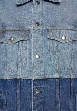 Washed Trucker - Denim Jacket - Blue 15 Washed Trucker - Denim Jacket - Blue -Modern Classic Shoes Store c7a7580e0ff74e5485d0dd684ea62bfb