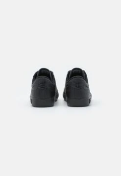 Lacoste Powercourt - Trainers - Black 8 Lacoste Powercourt - Trainers - Black -Modern Classic Shoes Store c92e5da283474e0f9b672e912682bb50