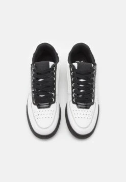 Fondo Brooklyn - Trainers - White/Black -Modern Classic Shoes Store ca84f65379184b729e23987b98a28703
