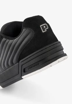 Pegador VENICE SKATE LOW UNISEX - Trainers - Black/off-white -Modern Classic Shoes Store caf2d1b60d714bc3987f34750cee32bc