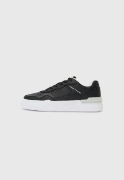 Armani Exchange FLICK - Trainers - Optical White 13 Armani Exchange FLICK - Trainers - Optical White -Modern Classic Shoes Store cc6a16176dc24f6e89e99fe81e896d50
