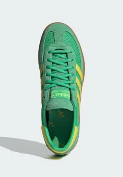 Adidas Originals HANDBALL SPEZIAL - Trainers - Energy Green Pure Sulfur Gum -Modern Classic Shoes Store d09f1f34b5154d8ebfd72ebba69dac5a