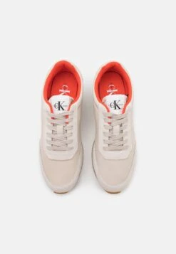 Calvin Klein Jeans Retro Runner - Trainers - Eggshell/Creamy White/Travertine -Modern Classic Shoes Store d2bc95dcdea740e89e2a0f02e18c7597