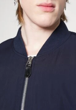 WEEKDAY Tyreese Jacket - Bomber Jacket - Navy -Modern Classic Shoes Store d40ecec74cfa4d359c9eab8eba69e2c2