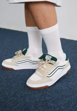 Vans HYLANE UNISEX - Skate Shoes - Brown -Modern Classic Shoes Store d47183a9a5c940d8a89ce62b3ba018df