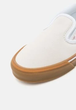 Vans Knu Slip Unisex - Slip-Ons - White -Modern Classic Shoes Store d61c96a0af6c4999a4f343ca076ce12e