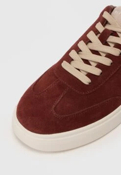 Guess PLAZA - Trainers - Brown Grey -Modern Classic Shoes Store d724c897e49a4baba24ccd3443ef566c