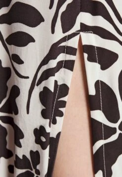 Faithfull The Brand Lucila Midi Dress - Day Dress - Black -Modern Classic Shoes Store d7372ee27b524fe6a5dd59b94f6ef9f2