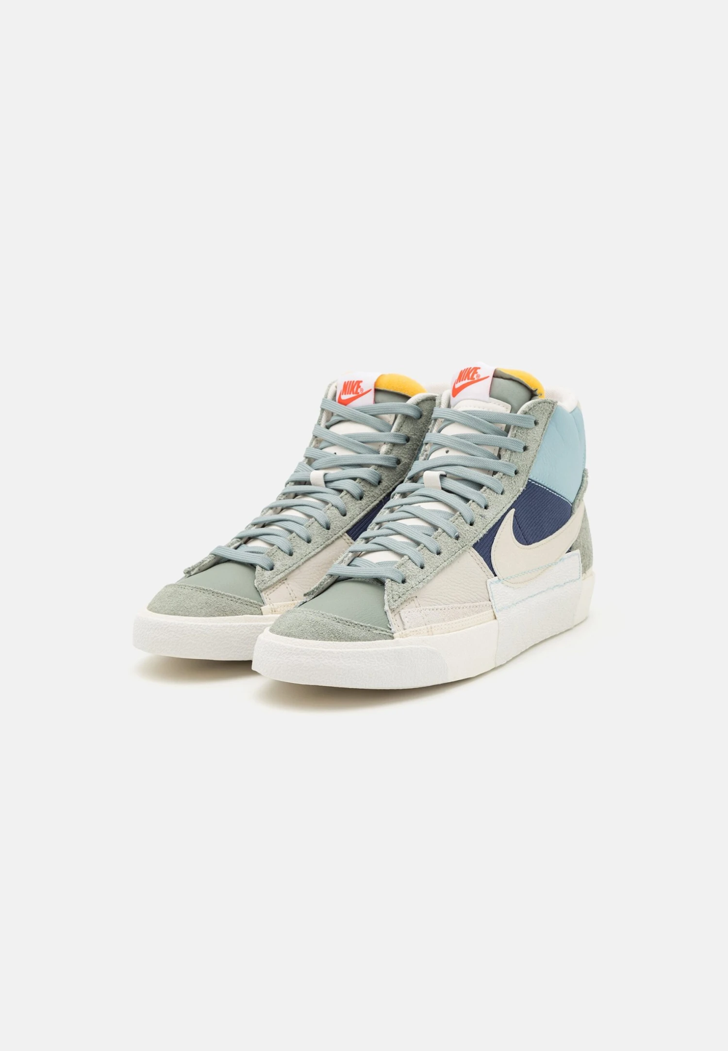 Nike Sportswear Blazer Mid 77 Pro Club - High-Top Trainers - Mica Green/Light Bone/Midnight Navy/Ocean Bliss/Sail 2 Nike Sportswear Blazer Mid 77 Pro Club - High-Top Trainers - Mica Green/Light Bone/Midnight Navy/Ocean Bliss/Sail - Image 2