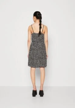 Pieces Pctala Slip Noos Bc - Day Dress - Black -Modern Classic Shoes Store d80b1b57205b45c3ac9f7562b52afc38