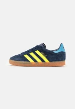 Adidas Originals GAZELLE KIDS - Trainers - Semi Court Green Solar Green Bluebird -Modern Classic Shoes Store db36131402ce46bc81cc1a8784b54d60
