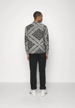 Chase Jacket Unisex - Light Jacket - Black -Modern Classic Shoes Store de094f6a1ebf4329ac0c20eb10e5f182