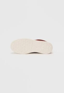 Guess PLAZA - Trainers - Brown Grey -Modern Classic Shoes Store def91543b6fb429f8a36320086480235