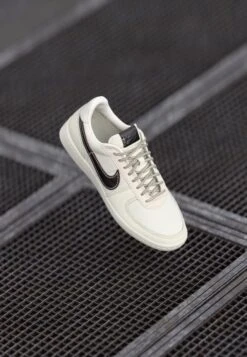 Nike Sportswear FIELD GENERAL - Trainers - Soft Pearl/fauna Brown