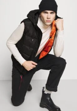 Alpha Industries Hooded Puffer Vest - Waistcoat - Black -Modern Classic Shoes Store e1253401cba146f9a5e5b2da71b4975c