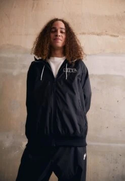 Nike Sportswear Lnd Gx Hd - Light Jacket - Black/White