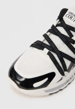 Versace Jeans Couture DYNAMIC - Trainers - White/black -Modern Classic Shoes Store e2b6072fc9fa4f6c91e7b80273d6dd44