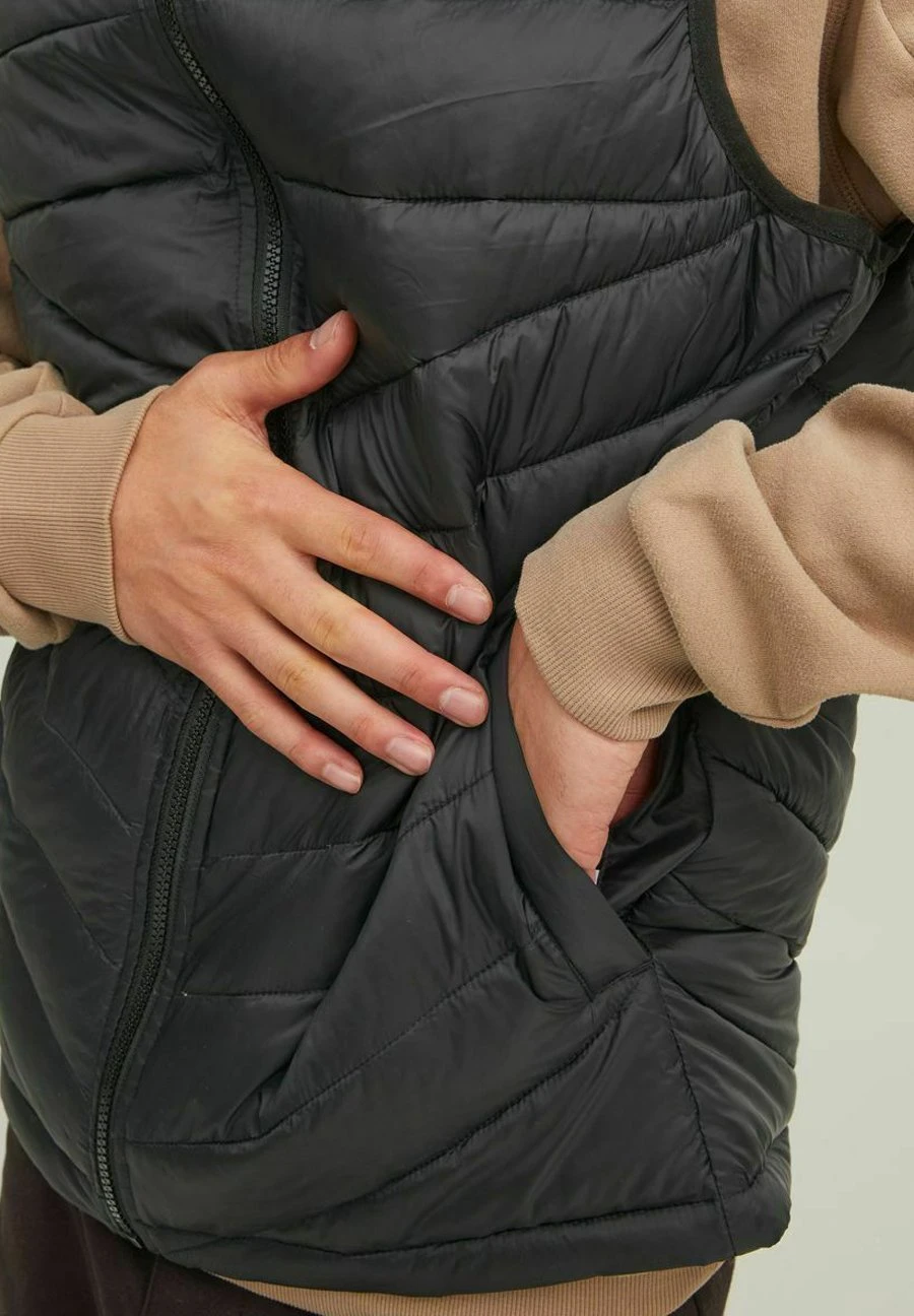 Jack & Jones Ehero Bodywarmer Hood - Waistcoat - Black 4 Jack & Jones Ehero Bodywarmer Hood - Waistcoat - Black - Image 4
