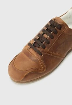 MOSCHINO Trainers - Noce -Modern Classic Shoes Store e61eca4b66dd4b859b5eafd519fe48ce