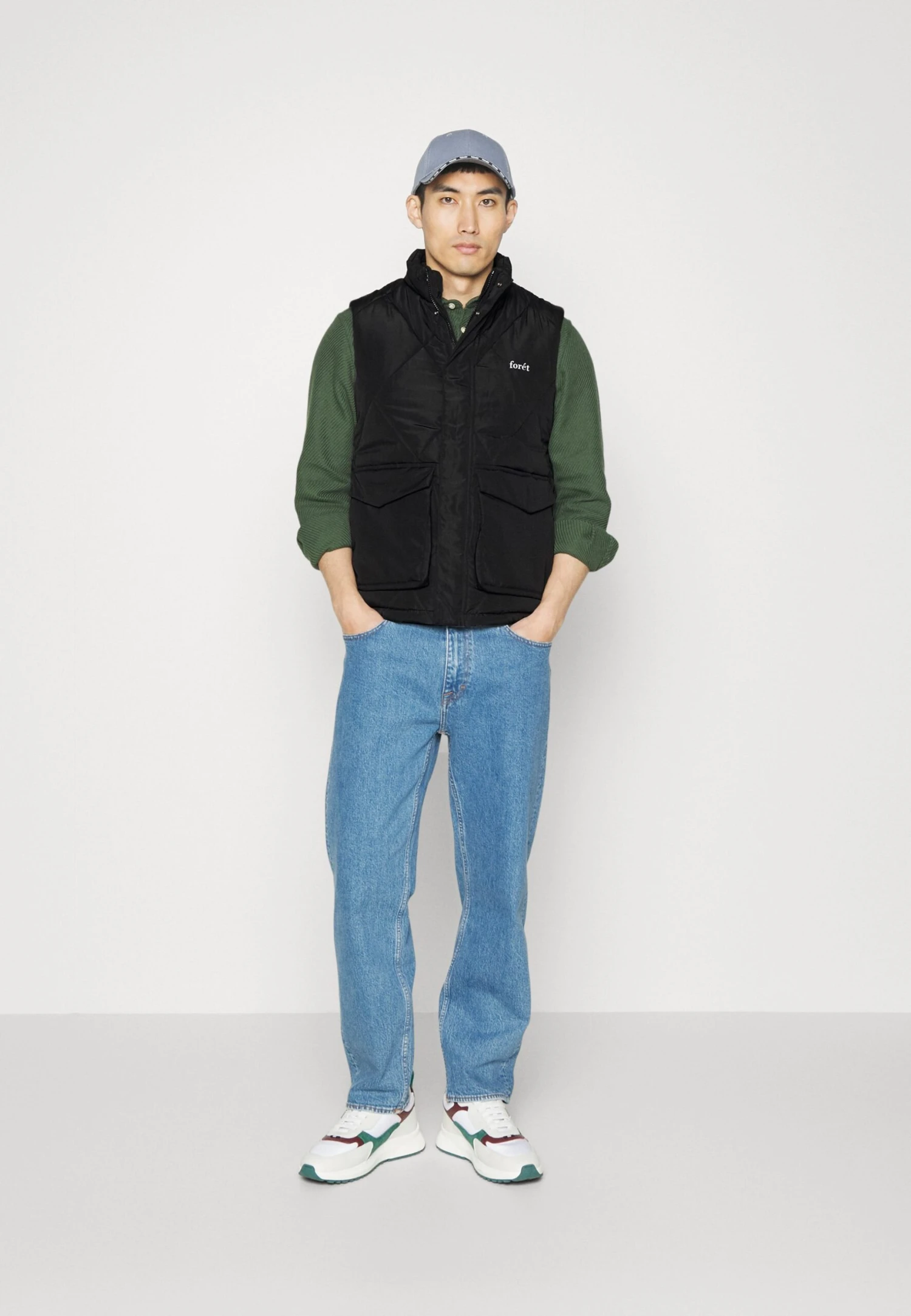 Foret Glacier Puffer Vest - Waistcoat - Black 2 Foret Glacier Puffer Vest - Waistcoat - Black - Image 2