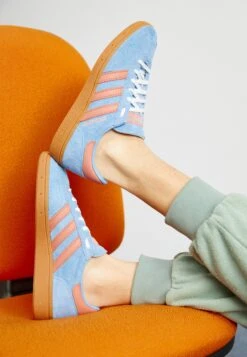 Adidas Originals HANDBALL SPEZIAL - Trainers - Alumina Clear Sky Gum -Modern Classic Shoes Store e8f2292ec5284234b401450558681cd6