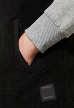 SAMSØE SAMSØE Zip Vest - Waistcoat - Black -Modern Classic Shoes Store ec3511884a544d6b98ee9840b3db4667