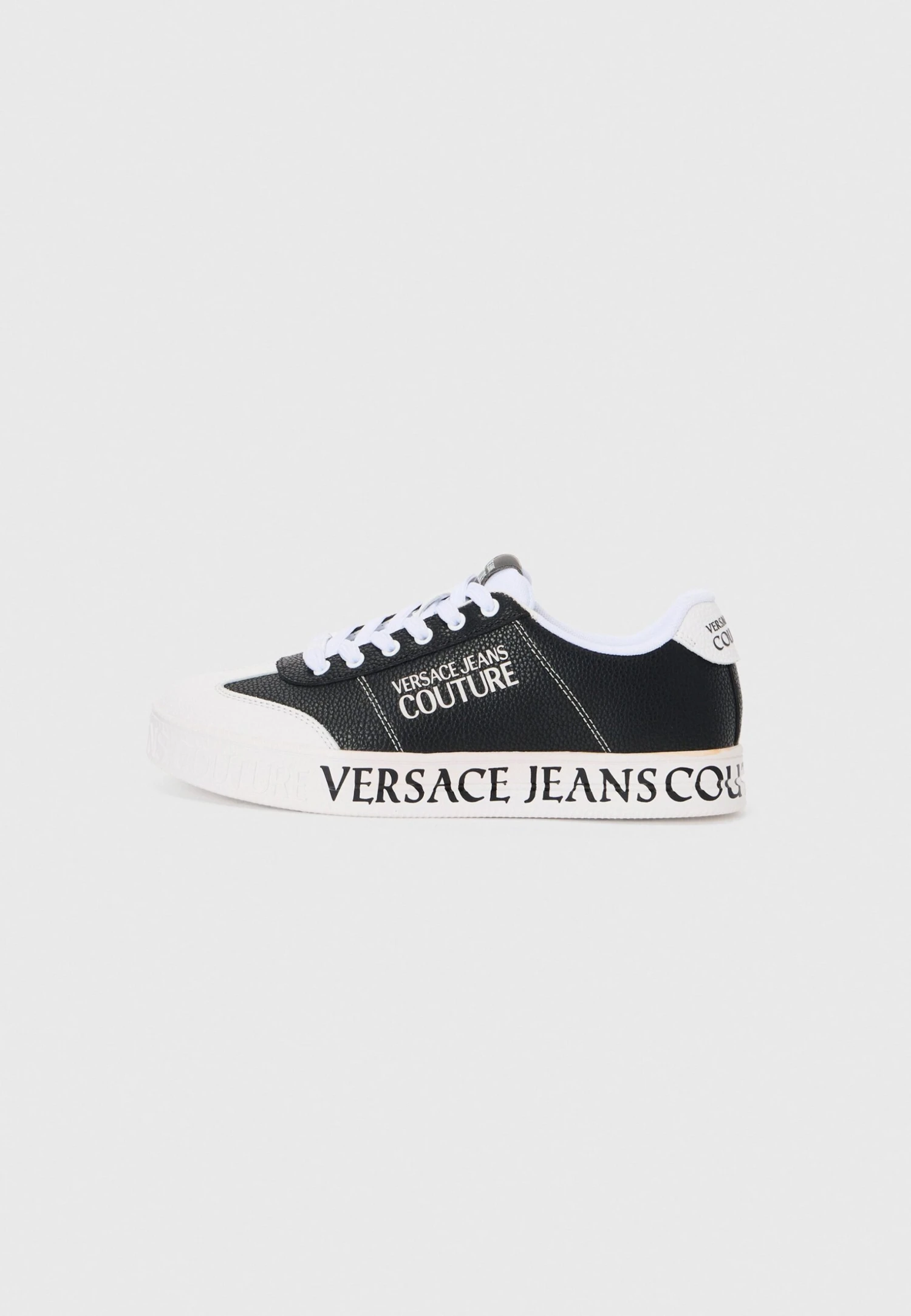 Versace Jeans Couture FONDO COURT - Trainers - Black/white 1 Versace Jeans Couture FONDO COURT - Trainers - Black/white