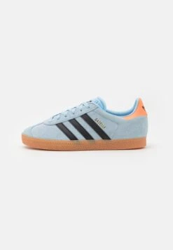 Adidas Originals GAZELLE KIDS - Trainers - Semi Court Green Solar Green Bluebird -Modern Classic Shoes Store f2cb718696324c339573b6d39addebef