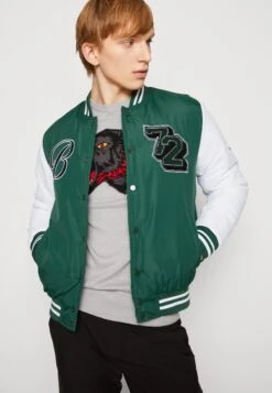 BRAVE SOUL Brodygreen - Bomber Jacket - Green/White 9 BRAVE SOUL Brodygreen - Bomber Jacket - Green/White -Modern Classic Shoes Store f4088ad37945478396b5238f205ab07d