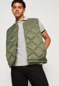 Minimum Nendo- Waistcoat - Beetle -Modern Classic Shoes Store f478577a9ef241e5b208a6419fce986c