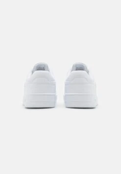 Champion RD18 LOW UNISEX - Basketball Shoes - White 10 Champion RD18 LOW UNISEX - Basketball Shoes - White -Modern Classic Shoes Store f7a4d45e49204fe385bd79197f1d8441