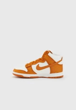 Nike Sportswear Dunk Hi Retro - High-Top Trainers - Monarch/Sail -Modern Classic Shoes Store f9e9df4cfb6c4212b7316b1c27ee542c