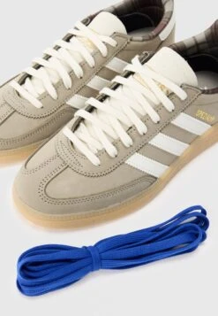 Adidas Originals HANDBALL SPEZIAL UNISEX - Trainers - Silver-coloured/off White/gum -Modern Classic Shoes Store feb6048a40884a589b3a2dc680aefdc0
